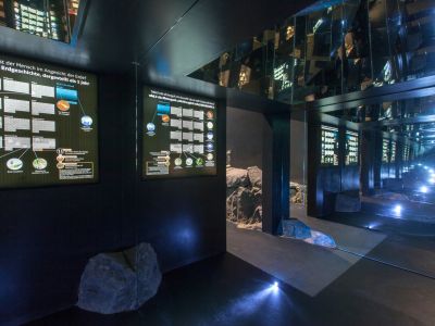 Steinwelten Ausstellung © Dionys Asenkerschbaumer