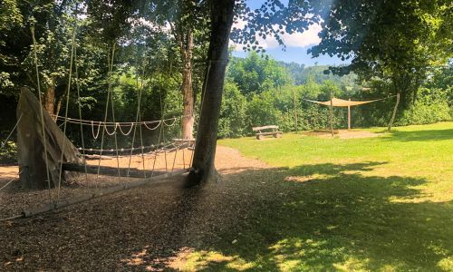 Niedrigseilgarten auf der Wiese vom Freudensee