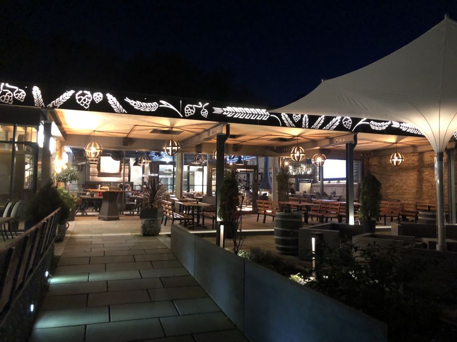 Birreria / Apostelbr&auml;u Holzofenpizza und Craftbeer