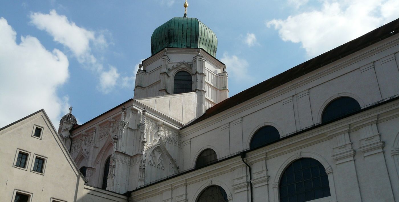 Residenzplatz und Dom St. Stephan in Passau