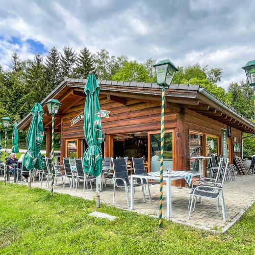 Wolfi's Hütte: rustikale Hütte mit Gastronomieangebot in Hauzenberg