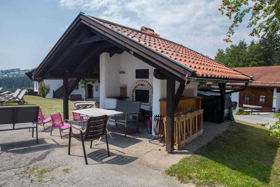 Miejsce do grillowania przy basenie