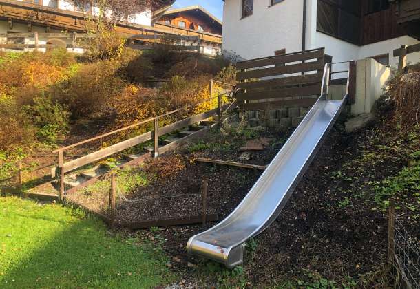 Rutsche am Spielplatz des Feriendorfs Hauzenberg