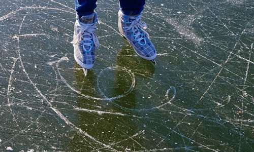 Eislaufen im Winter am Freudensee